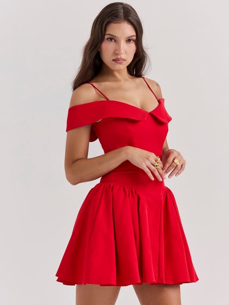 Scharlachrotes schulterfreies Mini-Kleid mit Spaghettiträgern