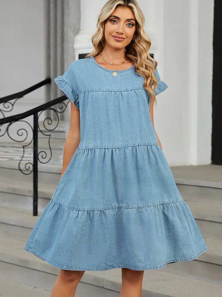 Sommerliches locker sitzendes Pullover-Jeanskleid