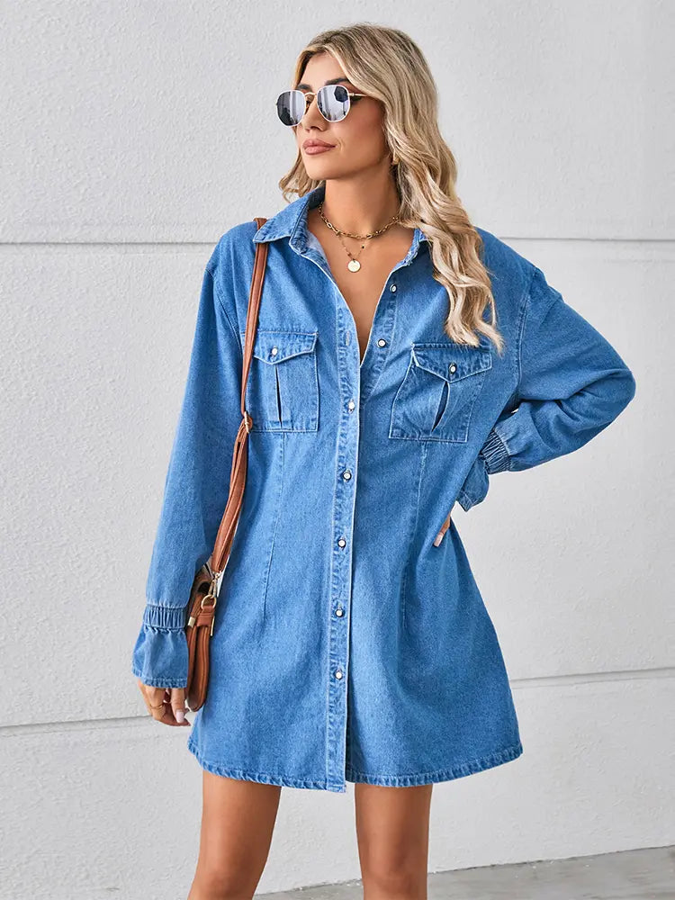 Weites Jeanskleid mit Waschung