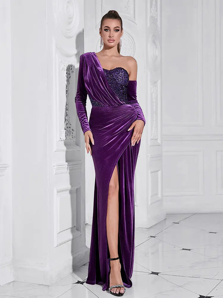 Lila Pailletten-Kleid mit hohem Schlitz