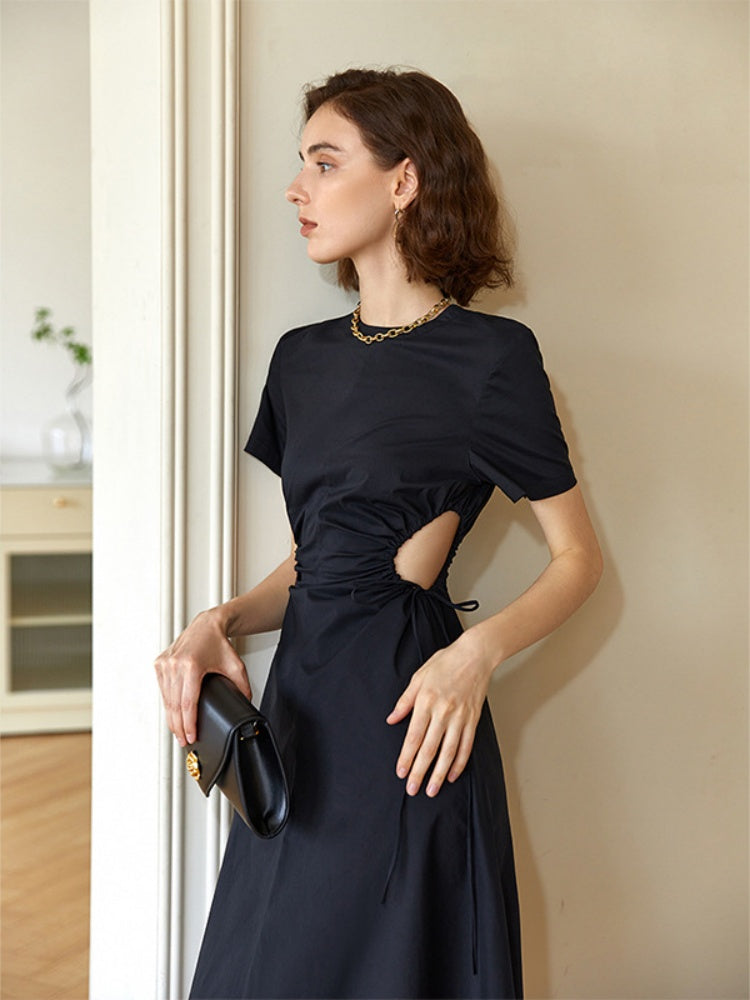 Taillenbetontes Midi-Kleid im Designer-Stil