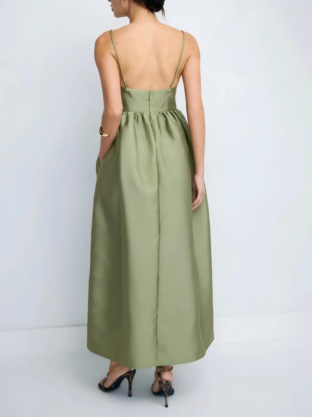 Minimalistisches olivgrünes Babydoll-Maxikleid