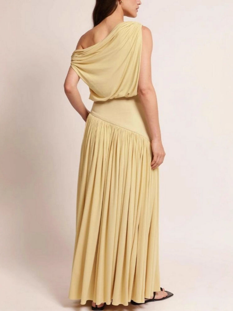 Schulterfreies, figurbetontes langes Kleid