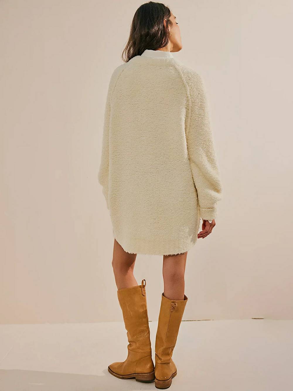 Spitzen-Minikleid & Teddy-Pullover