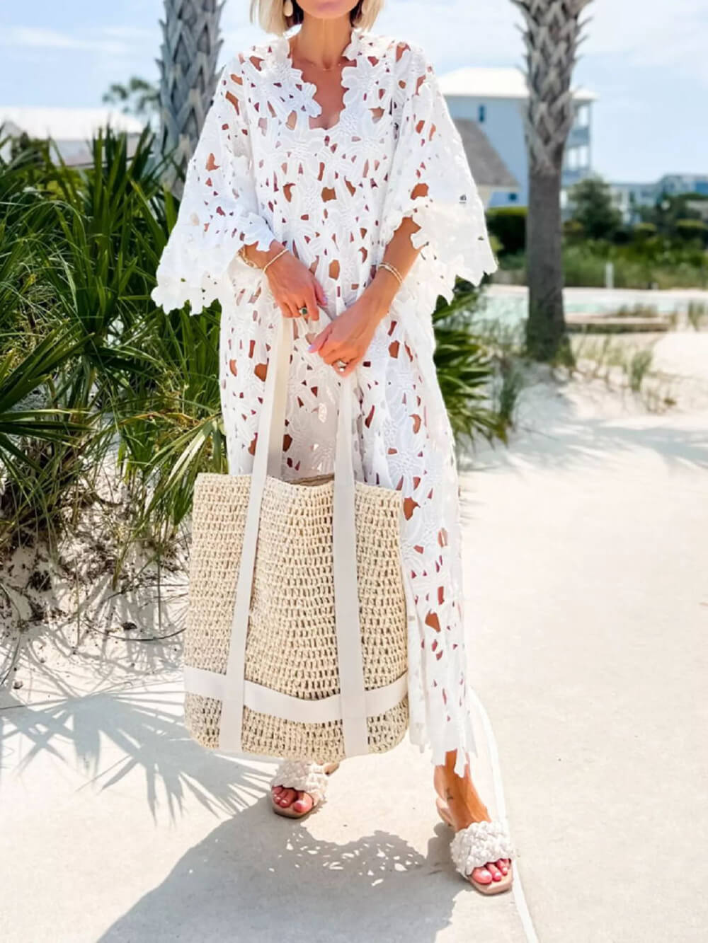 Midi-Strandkleid mit geblümter Lochstickerei als Überwurf