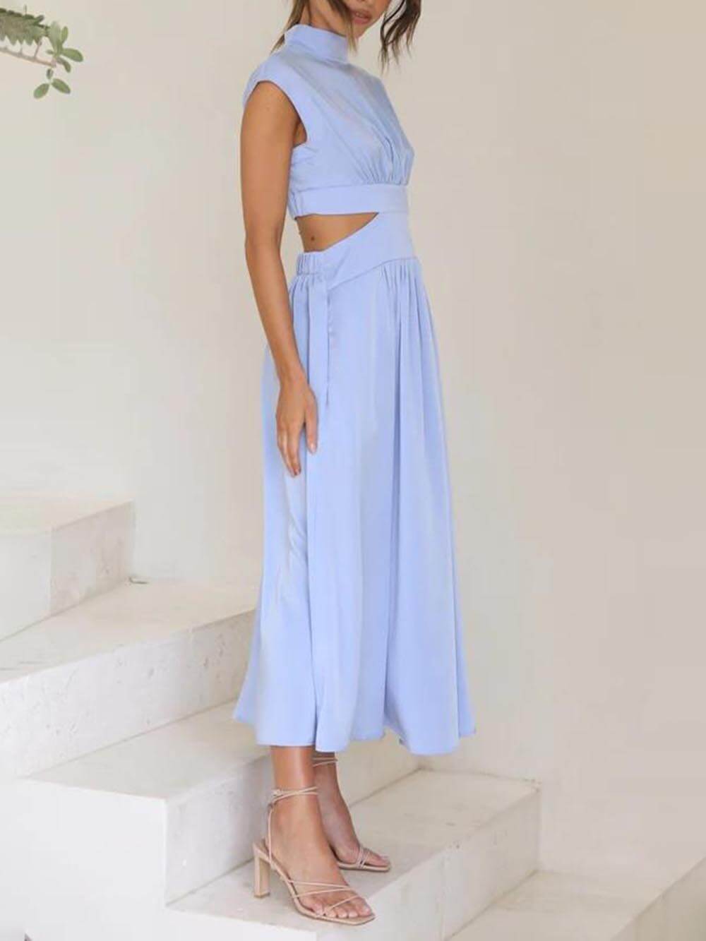 Midikleid mit Cut-out-Taille und Taschen für den Urlaub