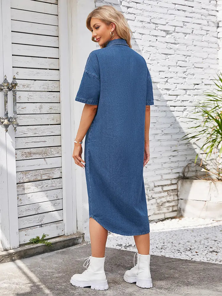 Weites Maxikleid aus Denim mit kurzen Ärmeln