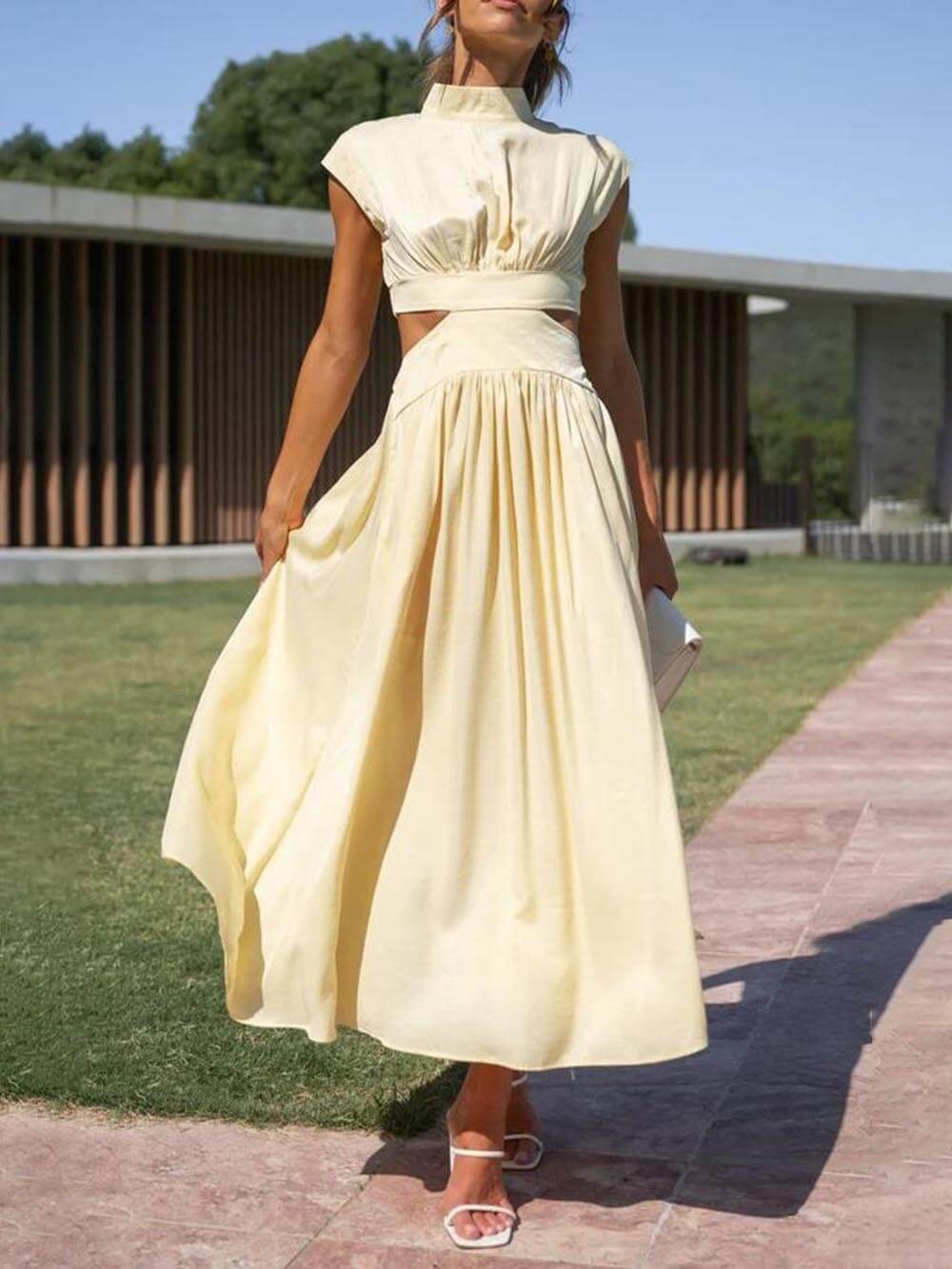 Midikleid mit Cut-out-Taille und Taschen für den Urlaub