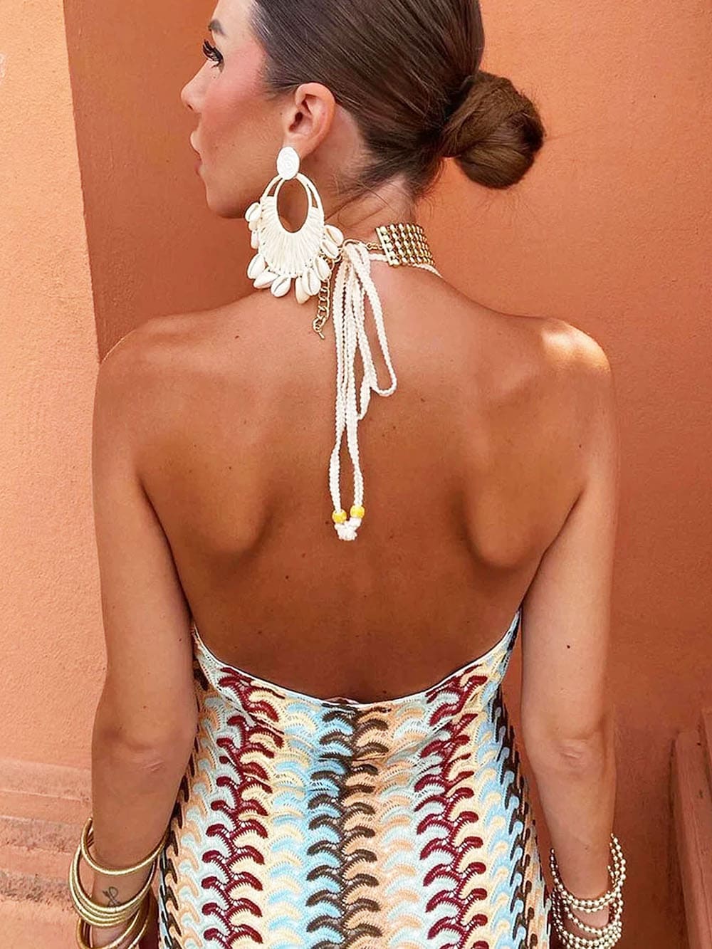Trägerloser V-Ausschnitt, rückenfreies, gestricktes Maxi-Boho-Kleid mit Muster, figurbetont, für den Urlaub – Beige