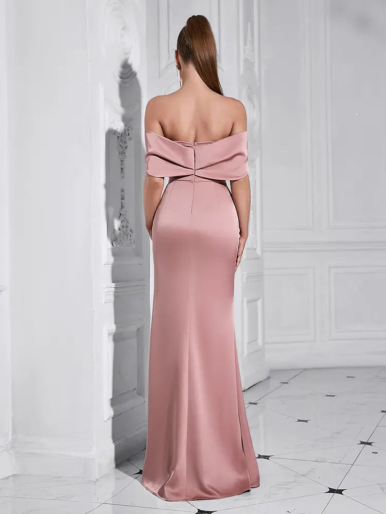 Elegantes One-Shoulder-Kleid mit Diamantdetails