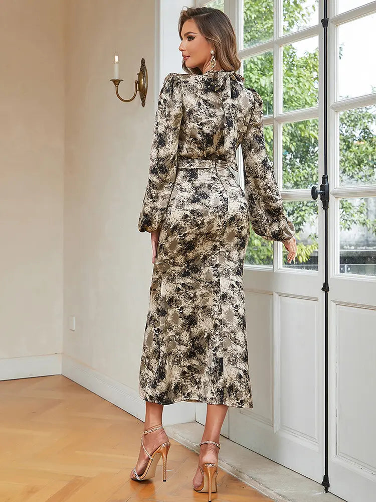 Sommerliches bedrucktes Slim-Kleid