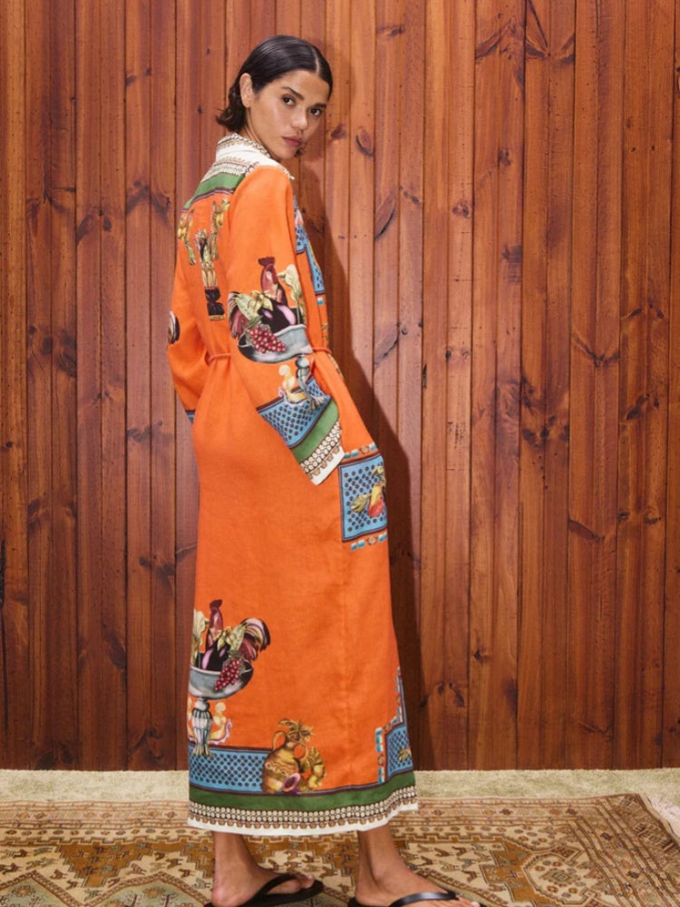 Tailliertes Leinenkleid mit langen Ärmeln