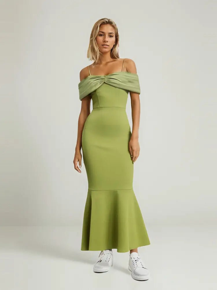 Elegantes gestuftes Abendkleid mit Trägern