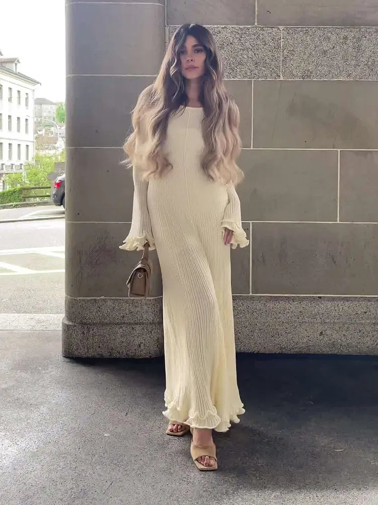 Strick-Maxikleid mit Trompetenärmeln