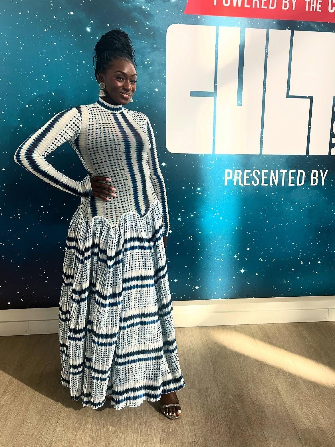 Batik-Abendkleid mit schmaler Passform und hüftbetonendem Schnitt