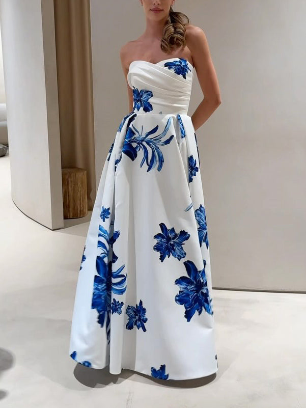 Elegantes schulterfreies, tailliertes Maxikleid mit Rüschen und Blumenmuster