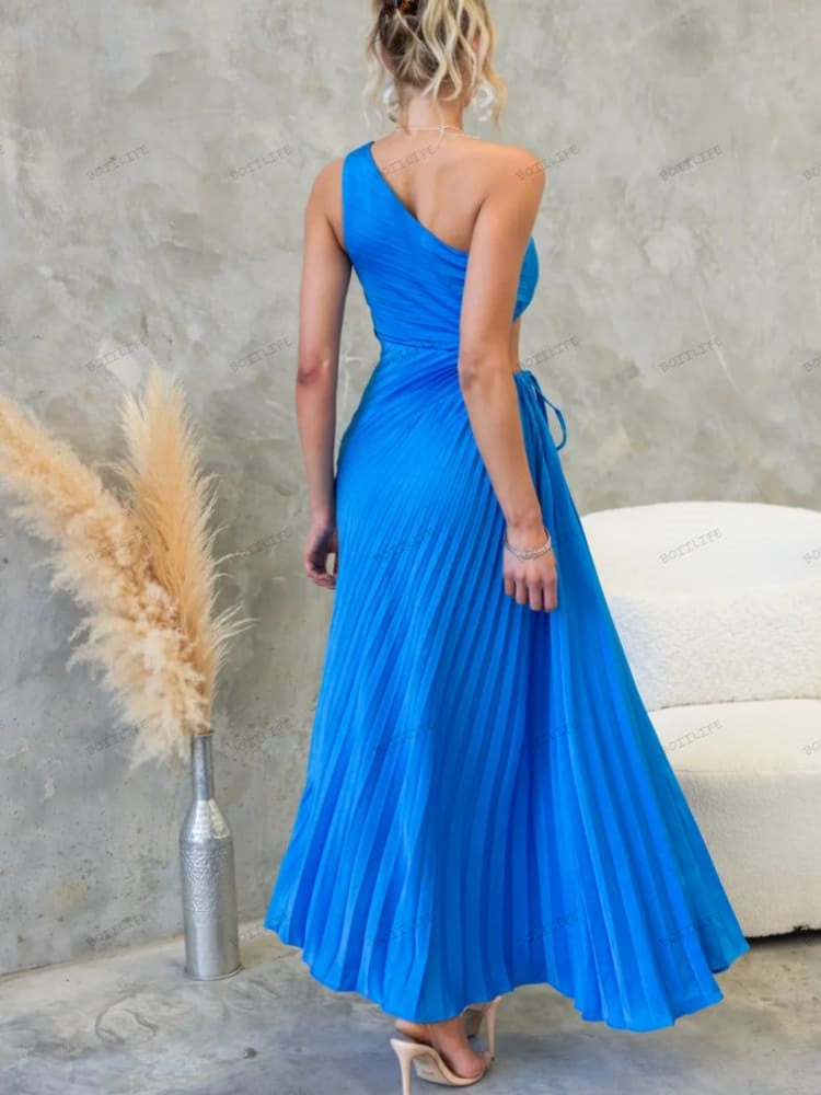 Plissiertes One-Shoulder-Kleid mit Cut-Out-Taille