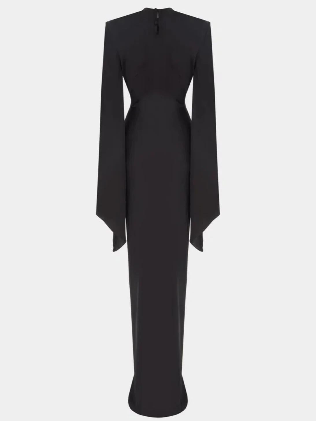 Maxikleid im Gothic-Stil mit hohem Kragen und dramatischen Ärmeln
