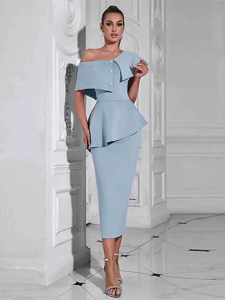 Blaues gerafftes Off-Shoulder-Kleid