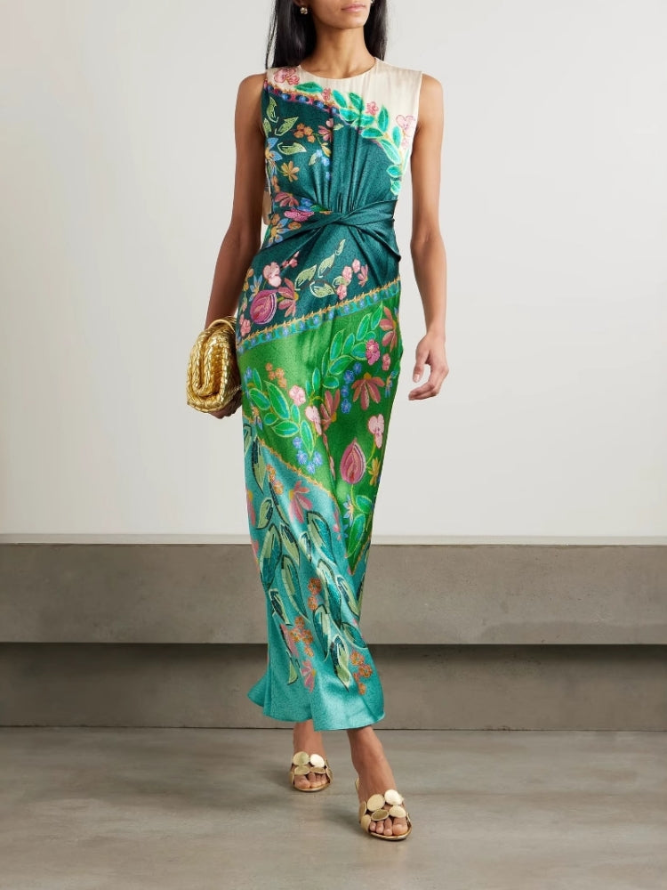 Satin-Kleid mit gedruckten Schnörkeln