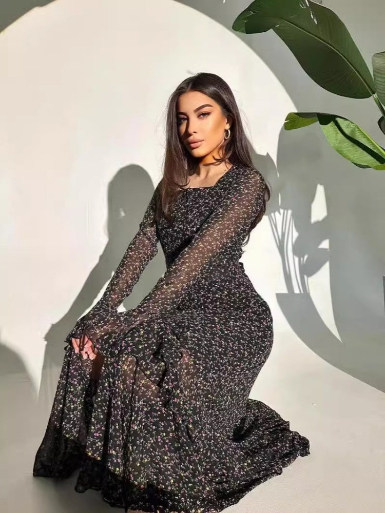 Schwarzes geblümtes Glocken-Maxikleid