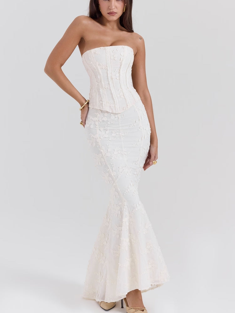 Besticktes schulterfreies, rückenfreies, tailliertes Maxikleid