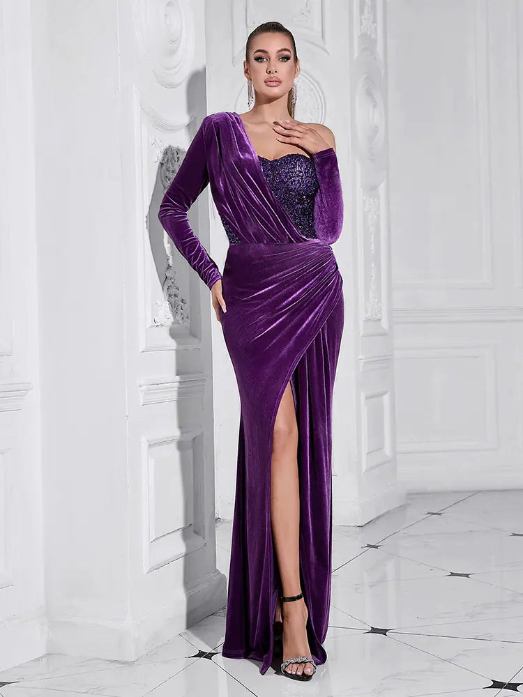Lila Pailletten-Kleid mit hohem Schlitz