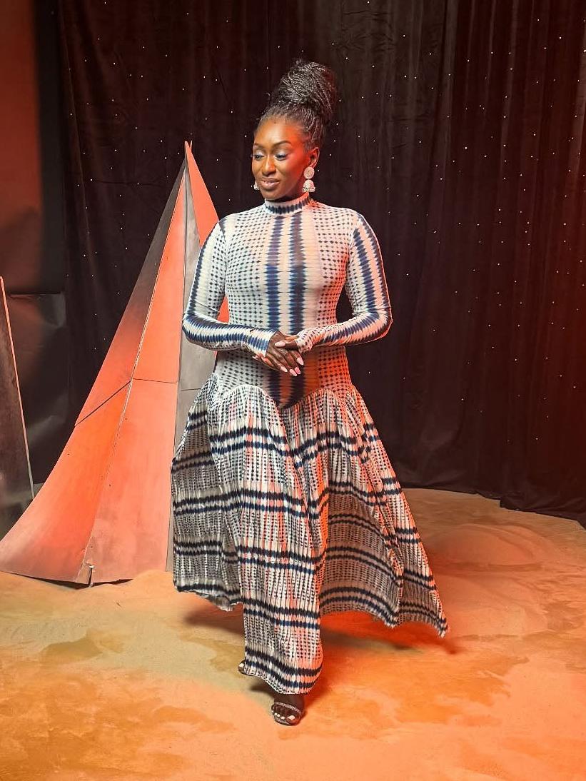Batik-Abendkleid mit schmaler Passform und hüftbetonendem Schnitt