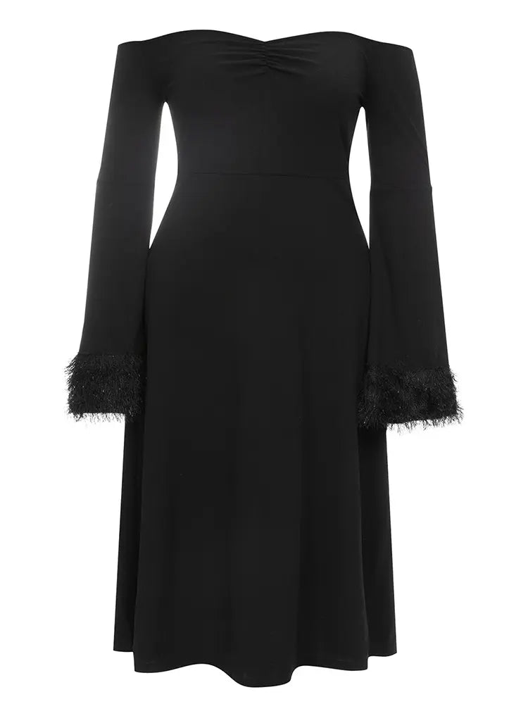 Elegantes One-Shoulder-Kleid mit langen Ärmeln