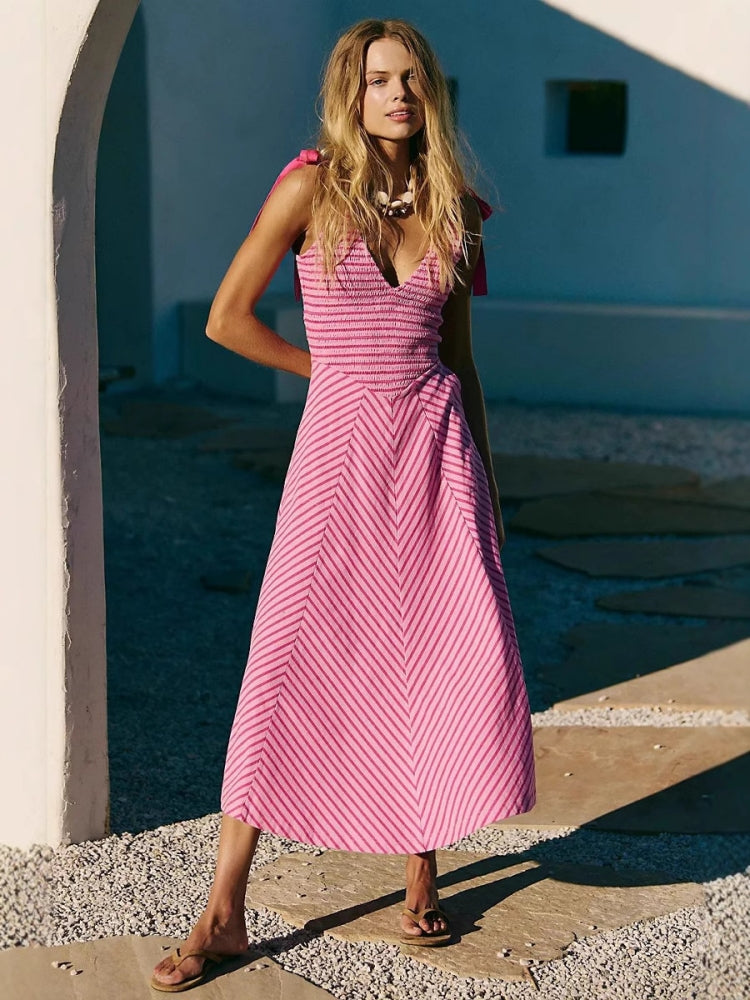 Strandkleid mit Rückenausschnitt und V-Ausschnitt