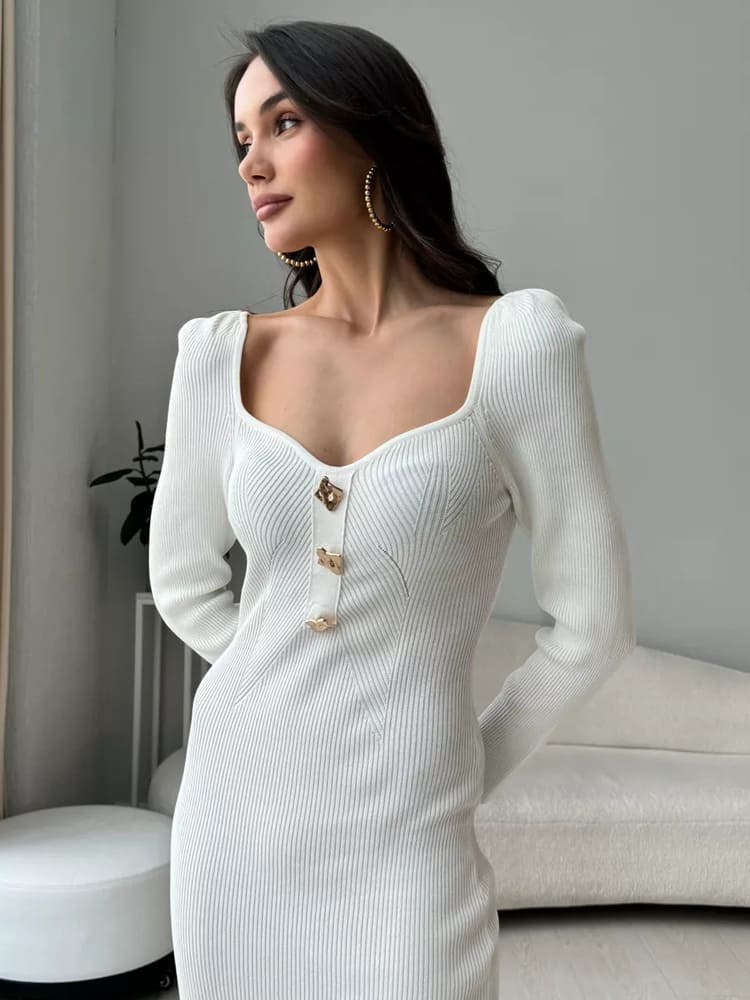Eng anliegendes, hochtailliertes Strickkleid