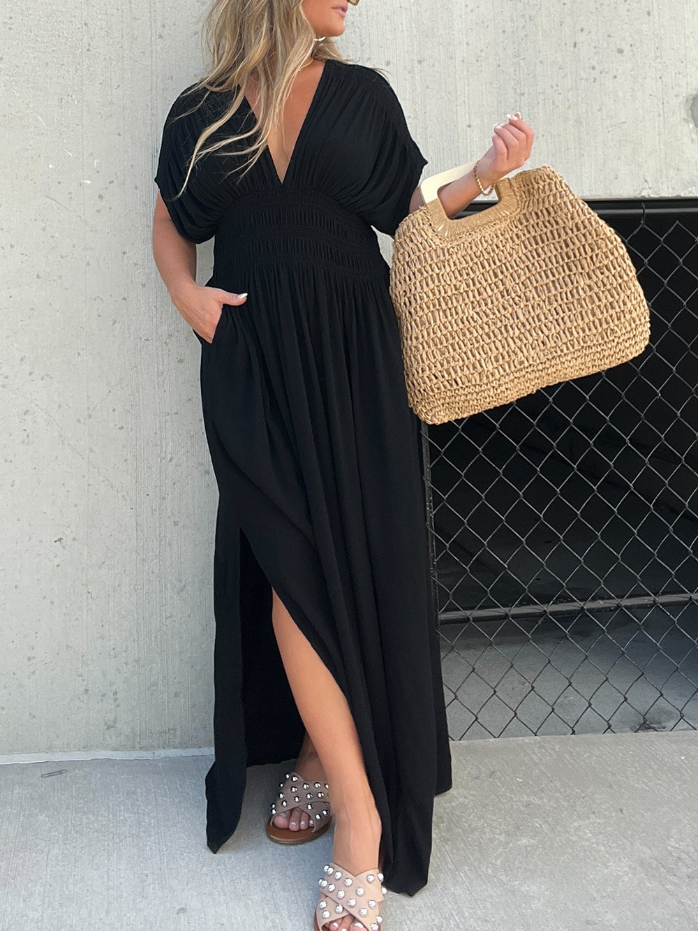 Schwarzes Maxikleid mit gebrochenem Herzen