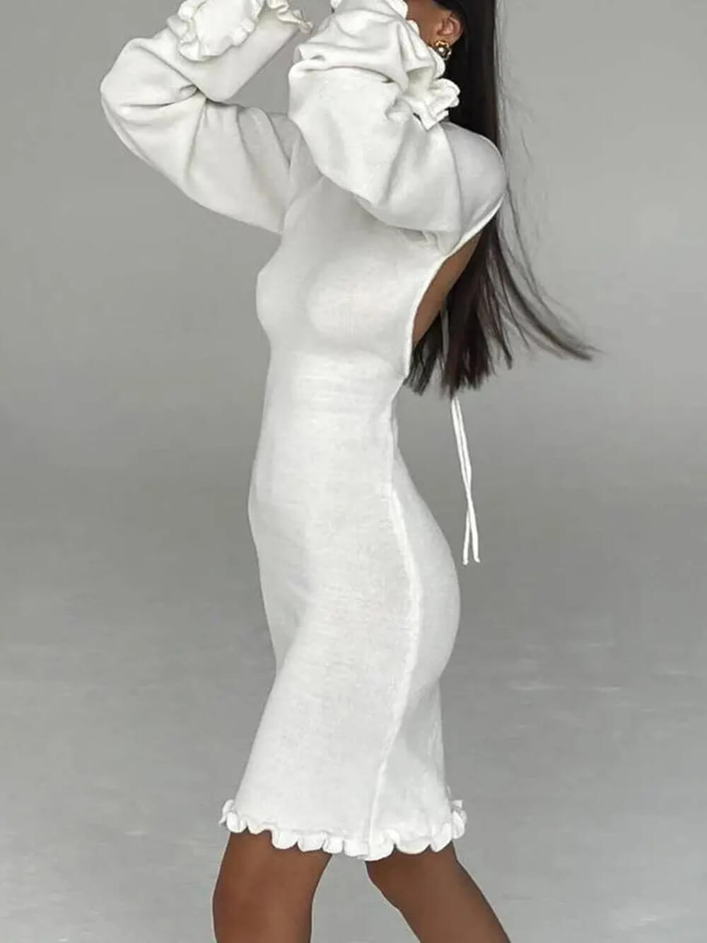 Kurzes Kleid mit Rundhalsausschnitt und Rüschenärmeln