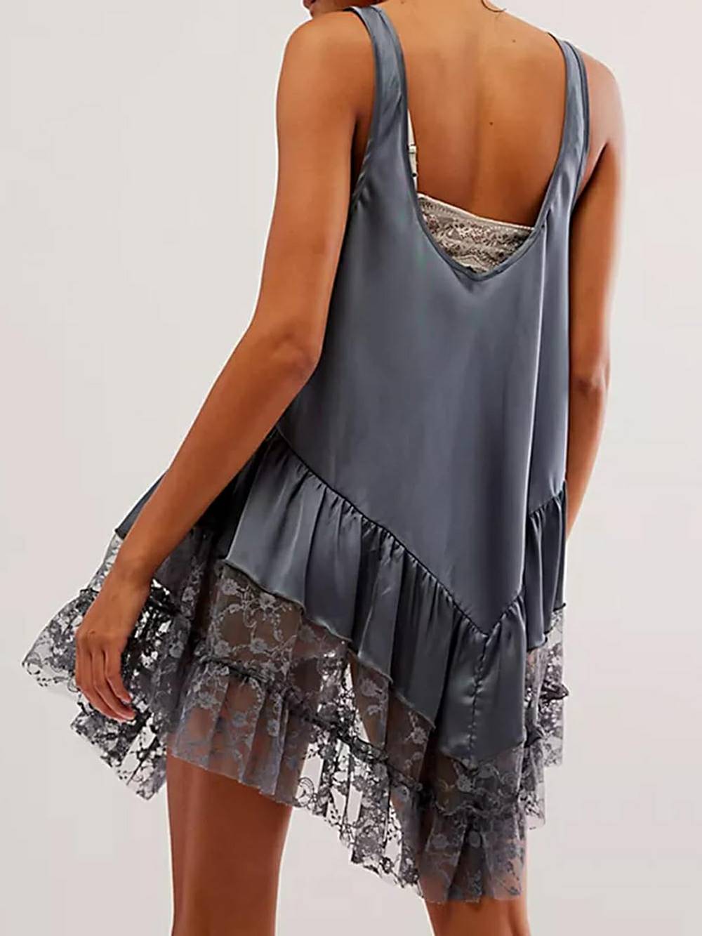 Spitzen-Minikleid & Teddy-Pullover