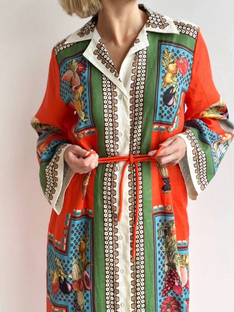 Tailliertes Leinenkleid mit langen Ärmeln