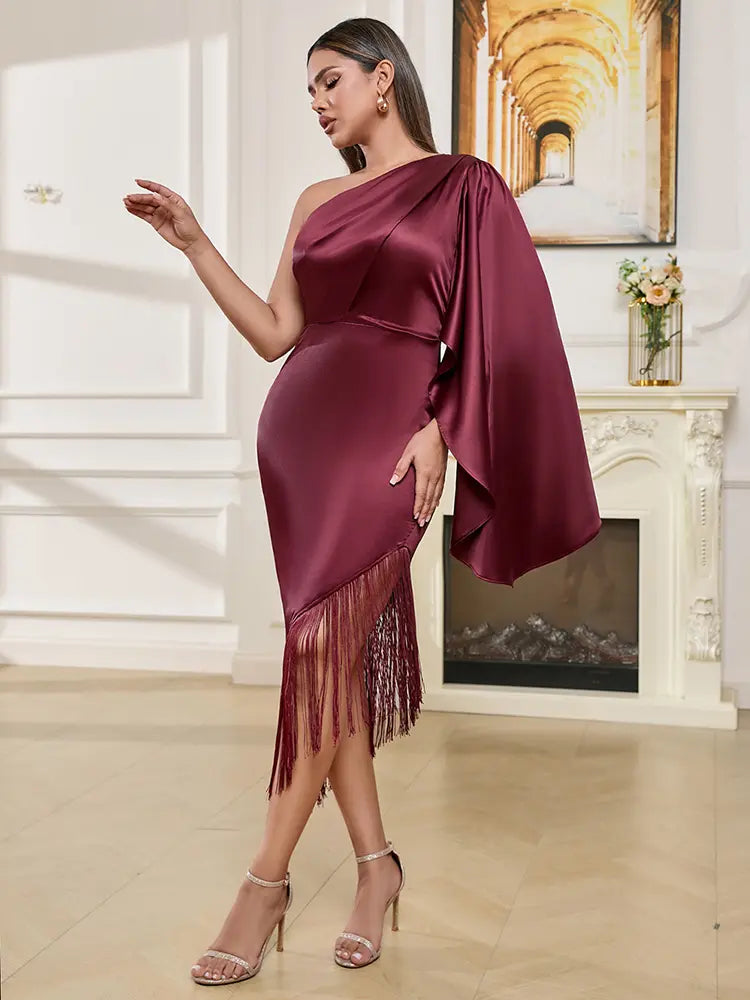 Asymmetrisches One-Shoulder-Kleid mit Quasten