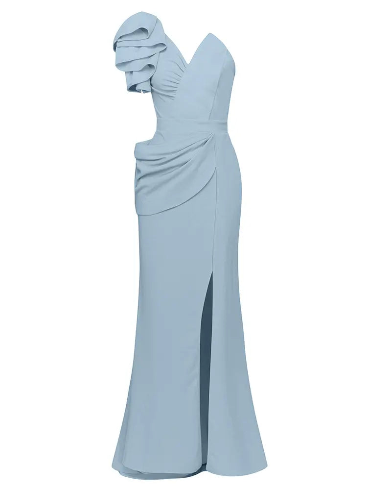 Kleid mit sexy asymmetrischem Ausschnitt und hohem Schlitz