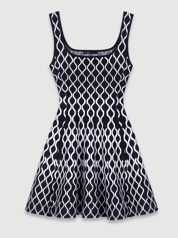 Mona Strickkleid mit abstraktem Muster, eckigem Ausschnitt und Minilänge