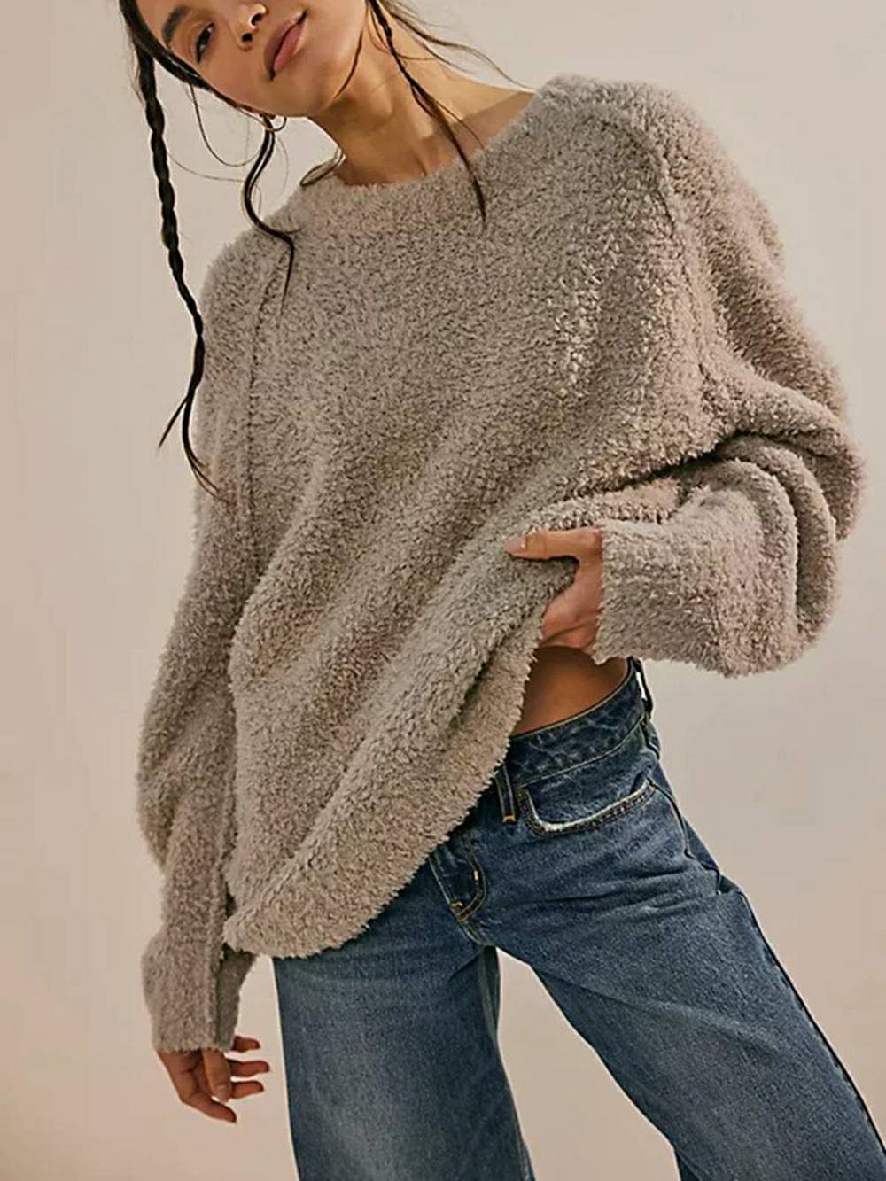 Spitzen-Minikleid & Teddy-Pullover