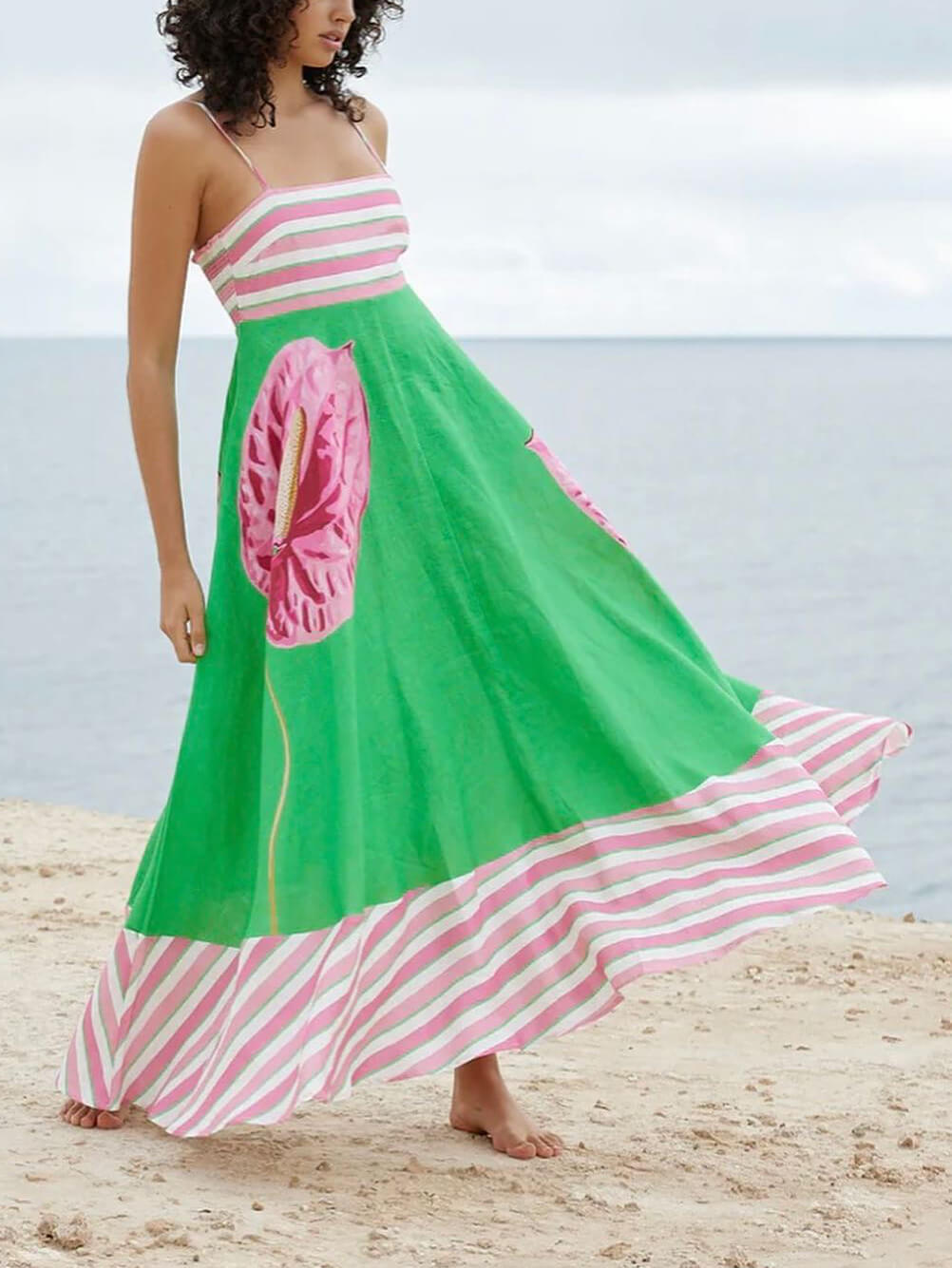 Geblümtes, gestreiftes Paneel-Latz-Maxikleid