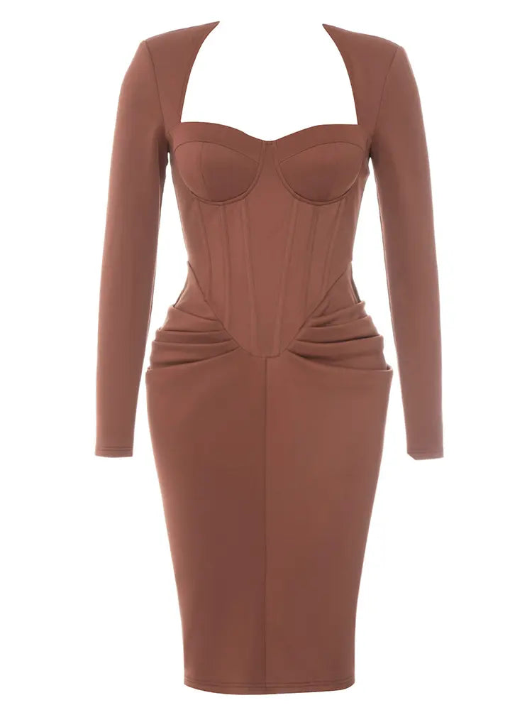 Enganliegendes Langarmkleid mit eckigem Ausschnitt