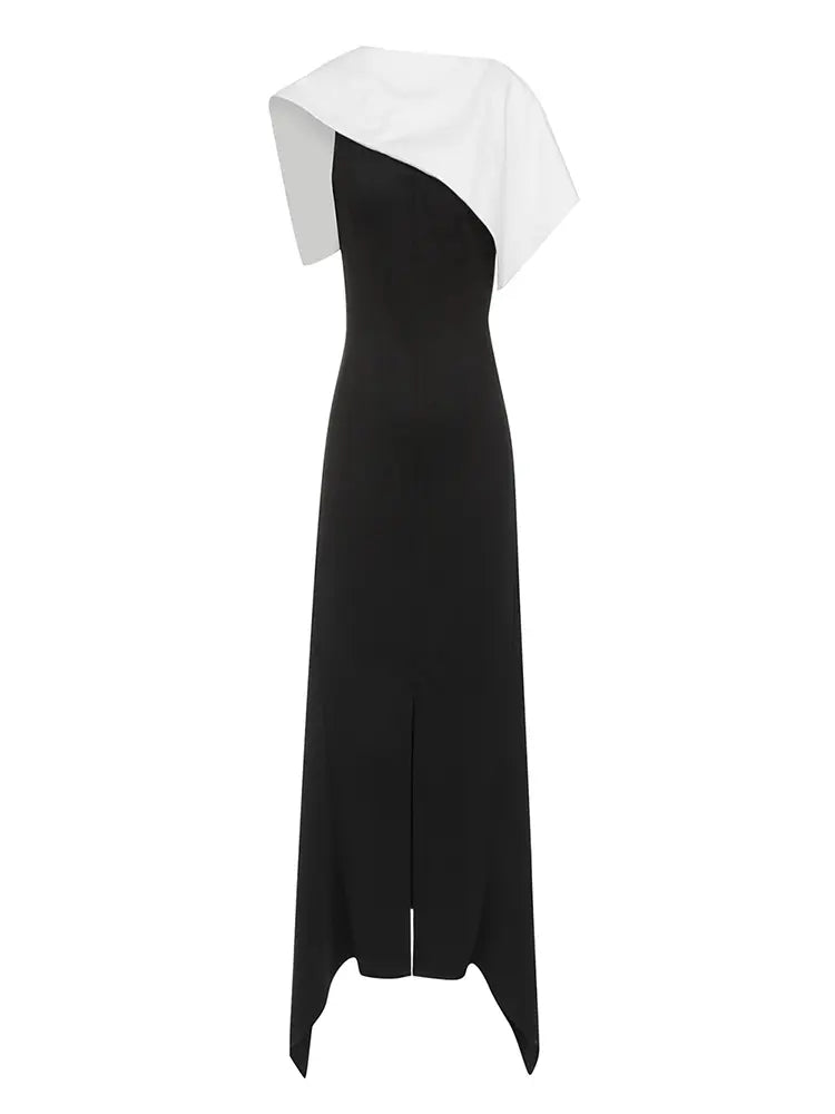 Enges schwarz-weißes Kleid