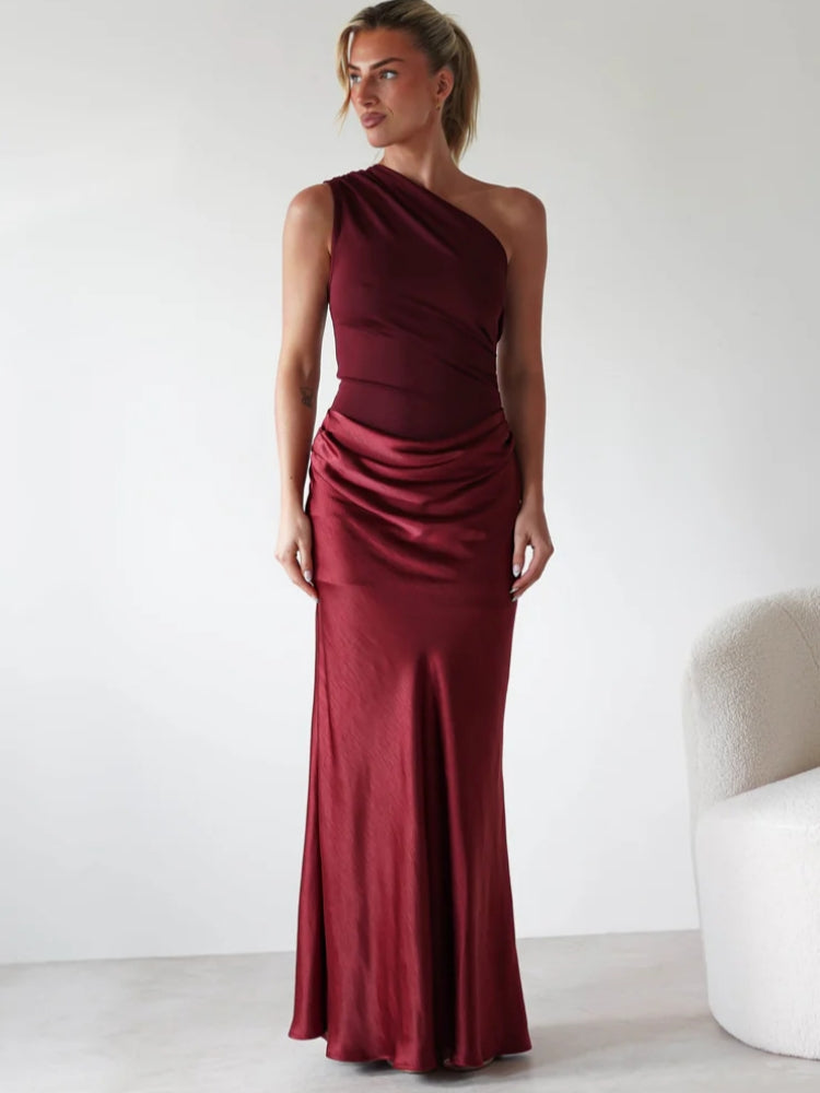 Ärmelloses Kleid mit asymmetrischem Ausschnitt