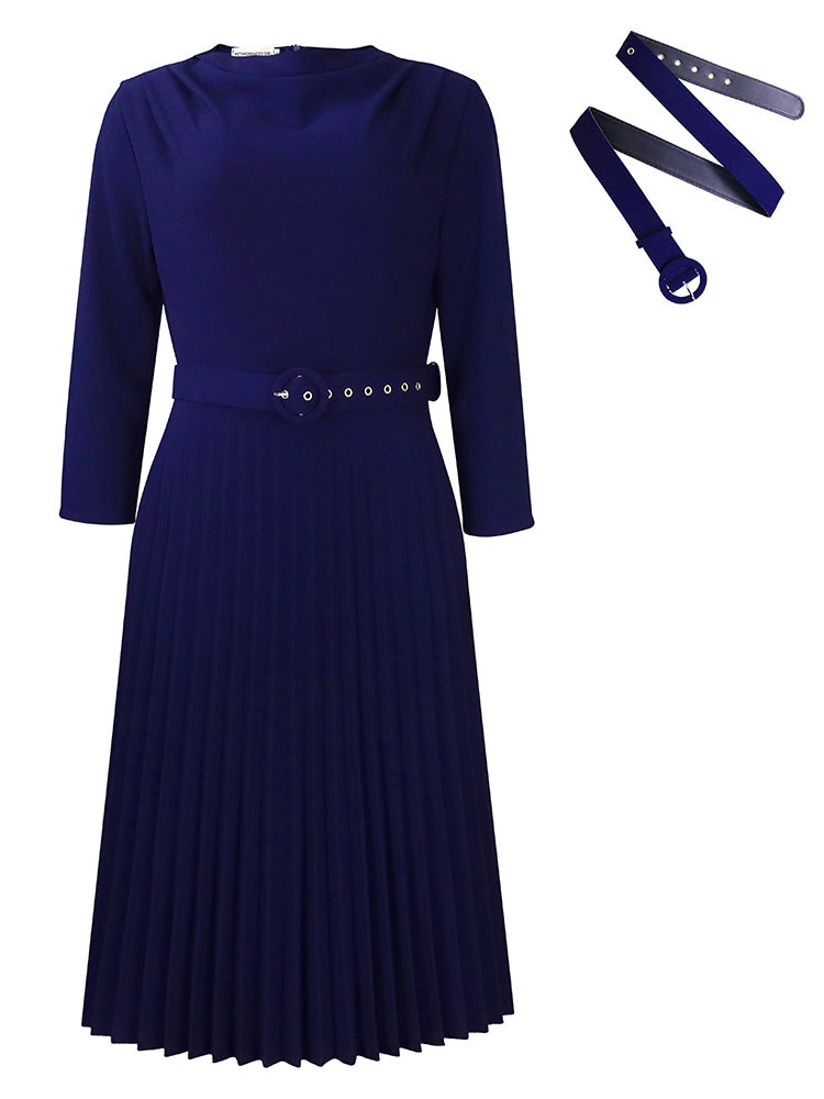 Elegantes einfarbiges Faltenkleid mit Gürtel