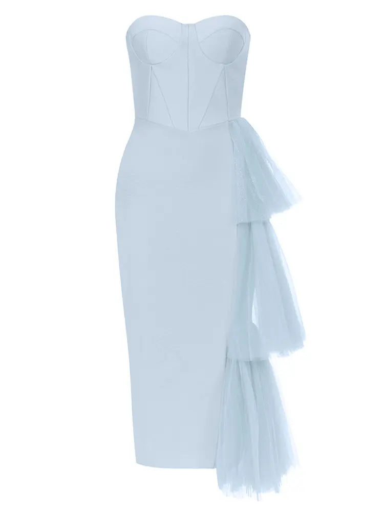 Trägerloses Spitzenkleid mit Schlitz und Bandagen-Design