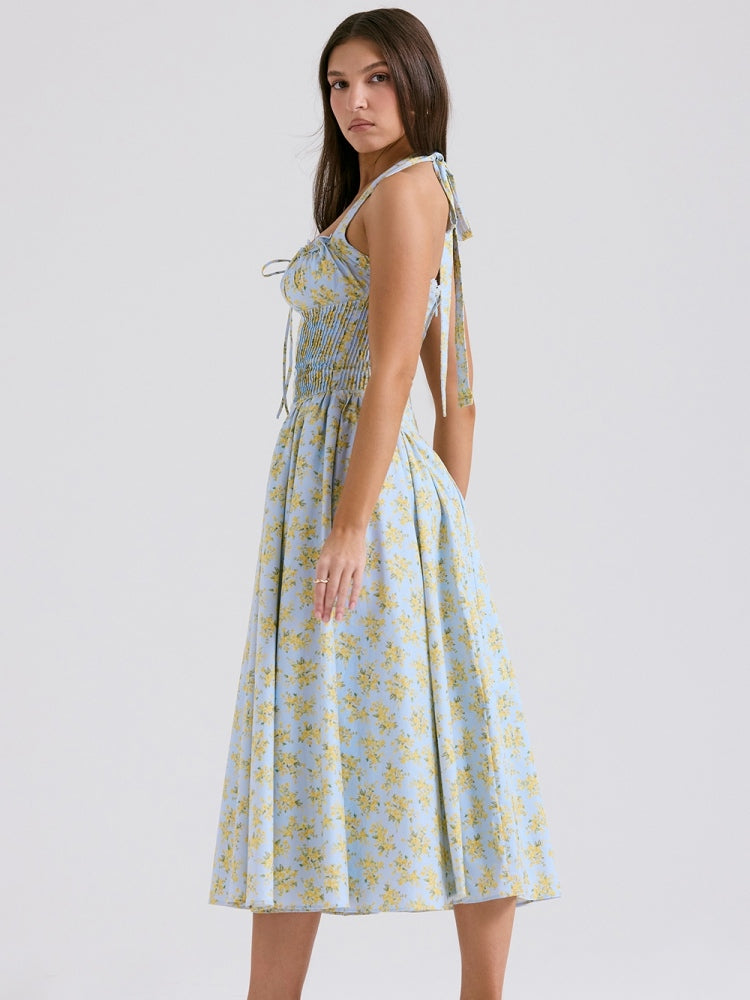 Weiches blaues rückenfreies Tanktop-Kleid mit Vintage-Blumenmuster