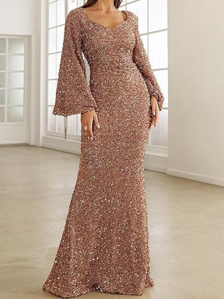 Funkelndes Abendkleid mit ausgestellten Ärmeln