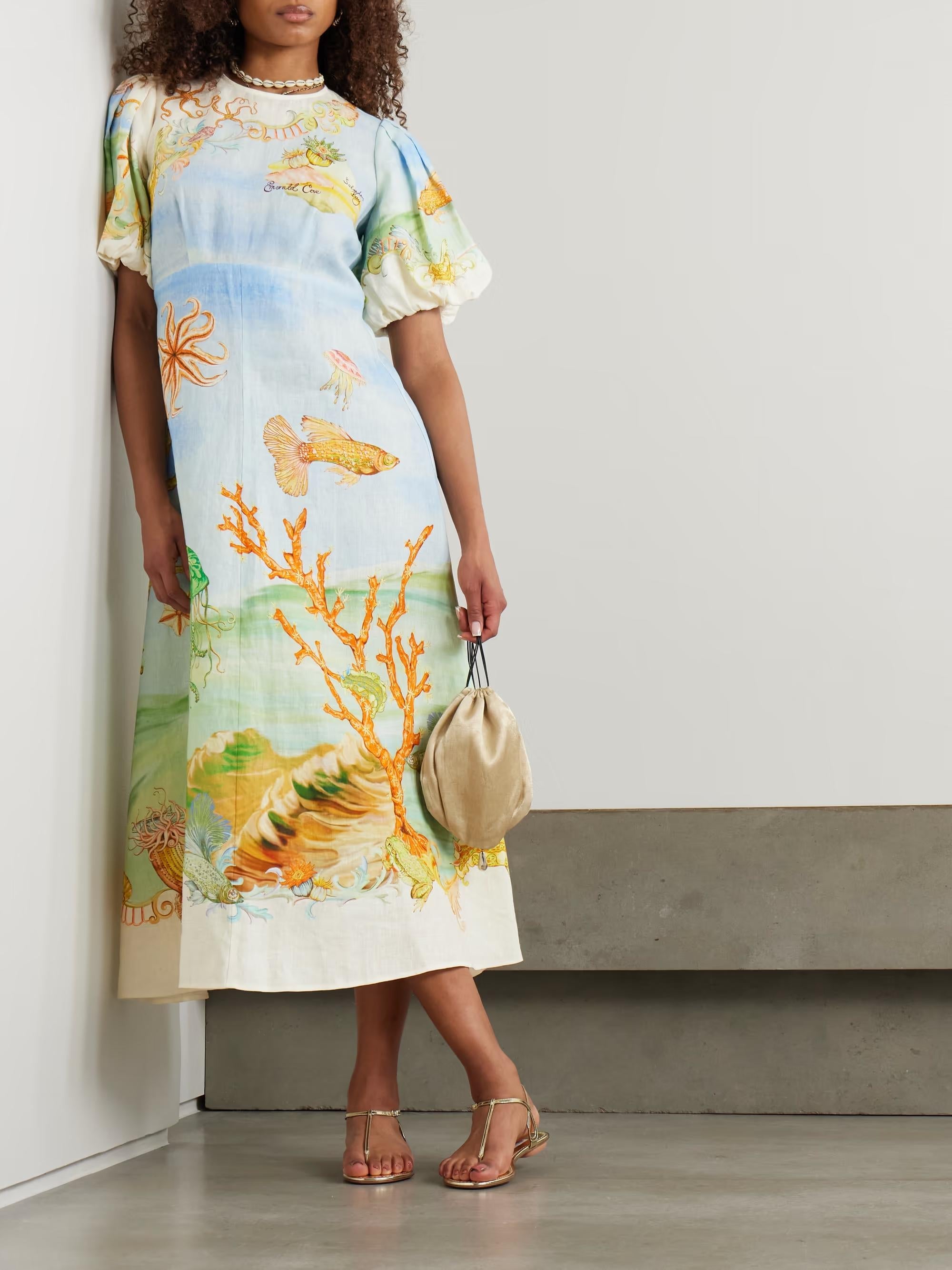 Midi-Kleid aus geraffter bedruckter Leinen-Gaze