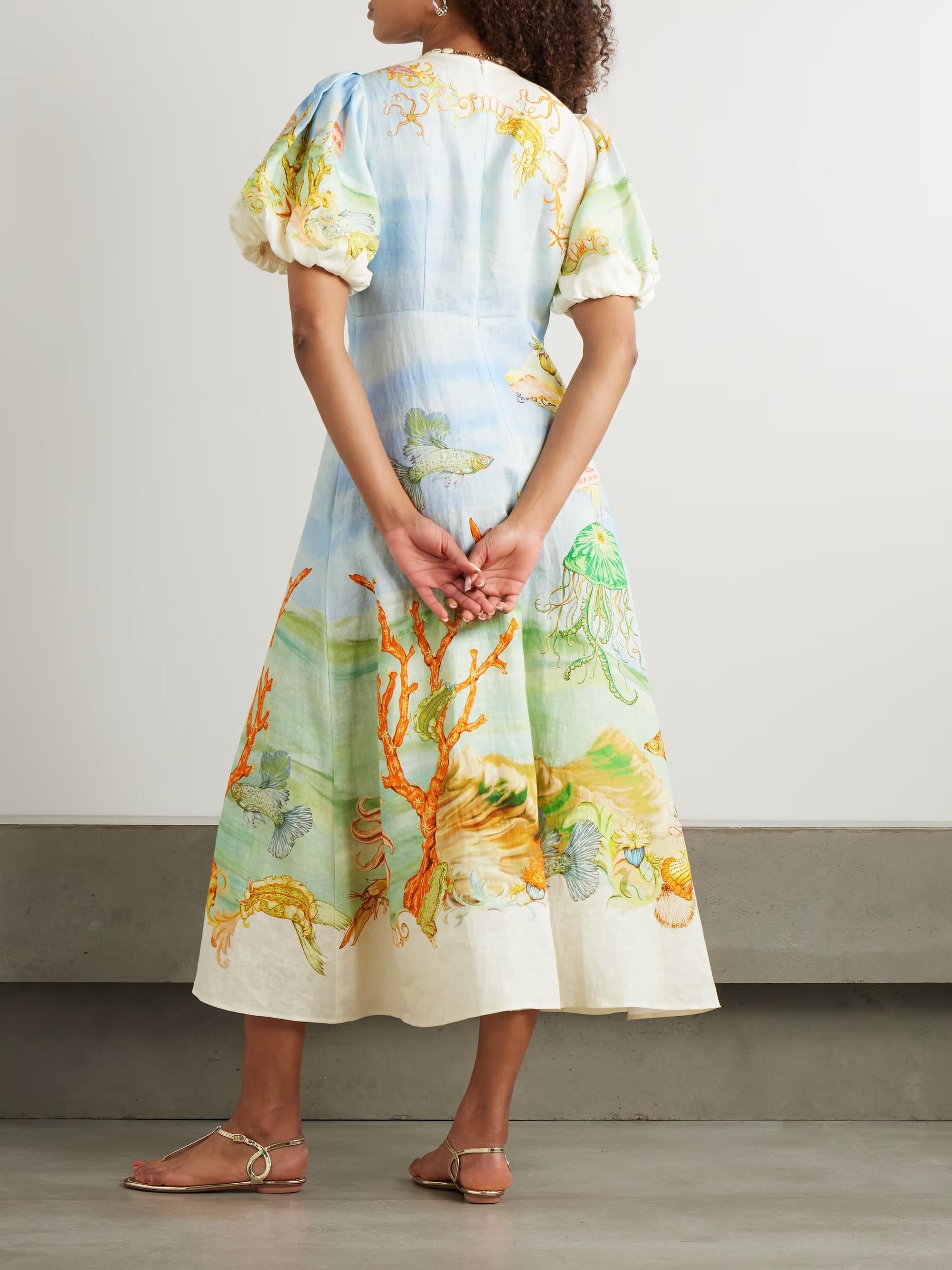 Midi-Kleid aus geraffter bedruckter Leinen-Gaze