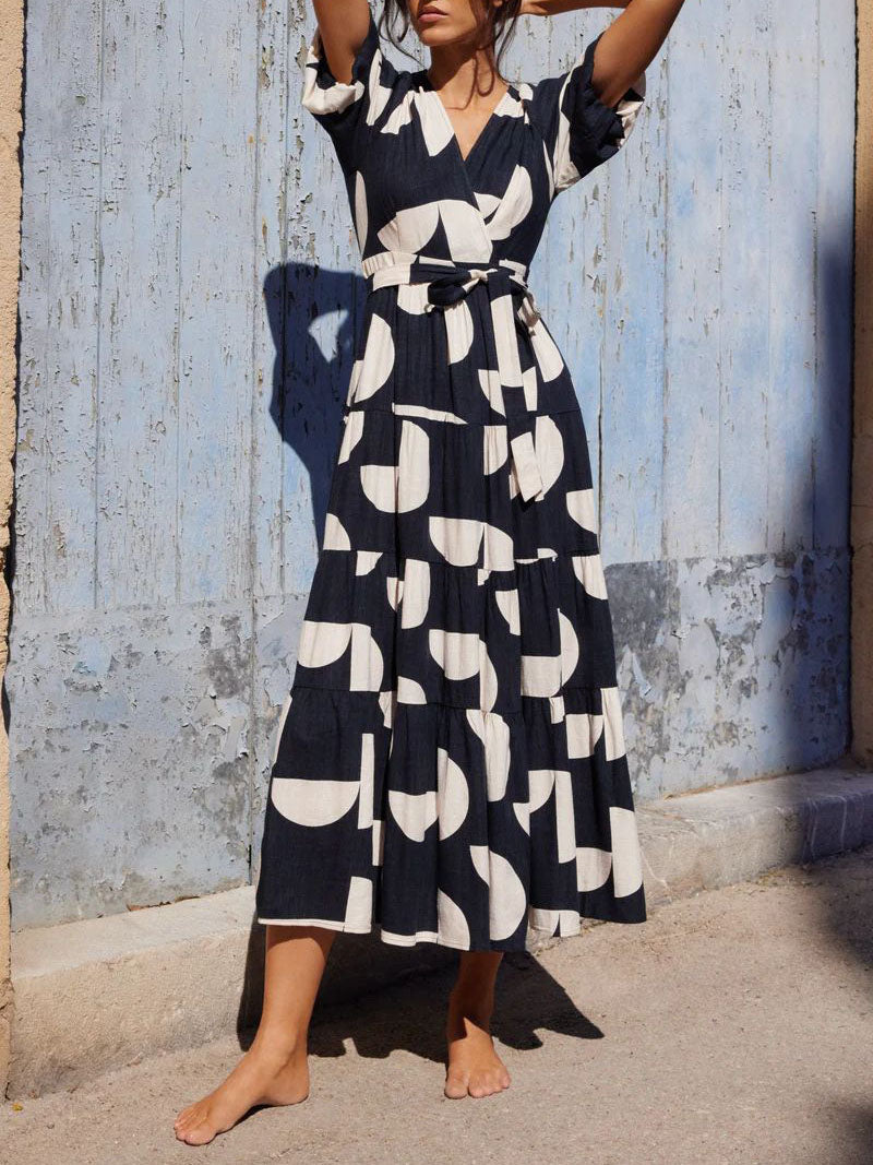 Midi-Kleid mit Puffärmeln, V-Ausschnitt und geometrischem Muster